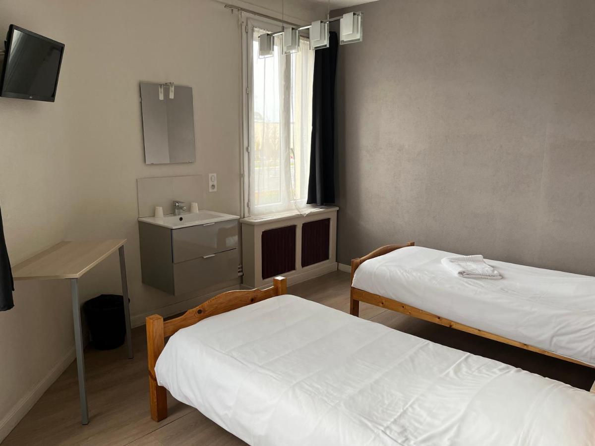 Aux Bons Amis Hotel แร็งส์ ภายนอก รูปภาพ