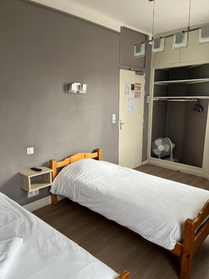 Aux Bons Amis Hotel แร็งส์ ภายนอก รูปภาพ