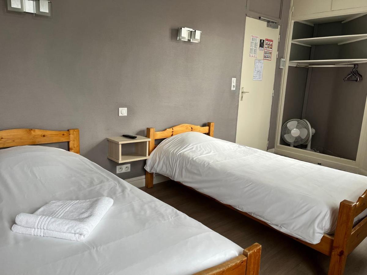 Aux Bons Amis Hotel แร็งส์ ภายนอก รูปภาพ