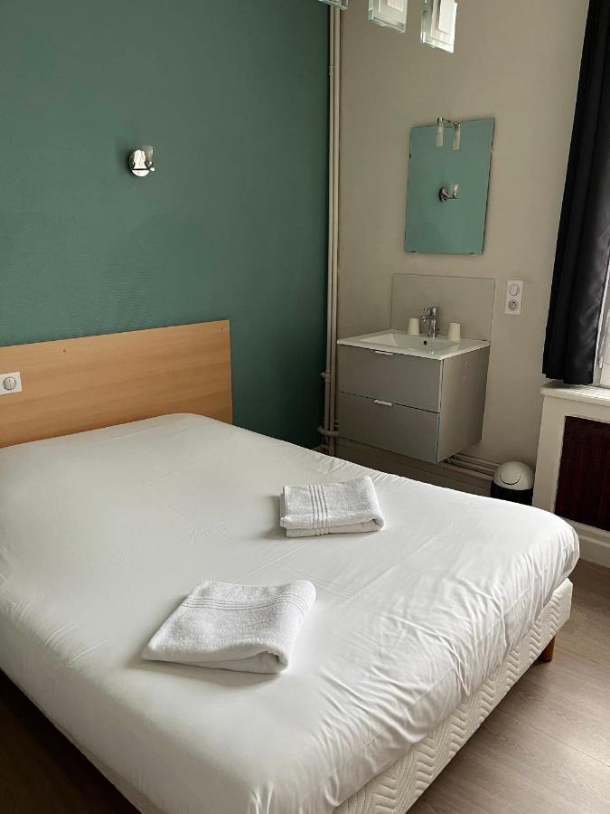 Aux Bons Amis Hotel แร็งส์ ภายนอก รูปภาพ
